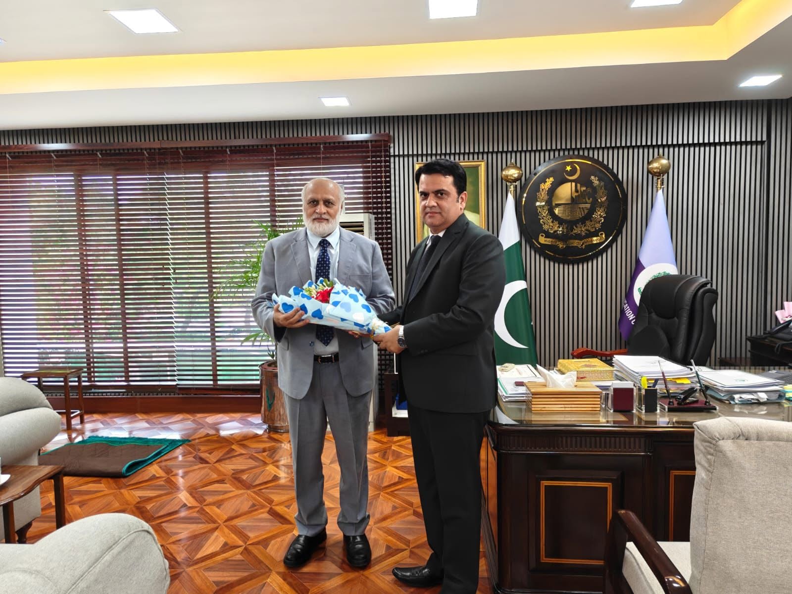VC Meets HEC Chairman to Discuss Academic and Research Initiatives